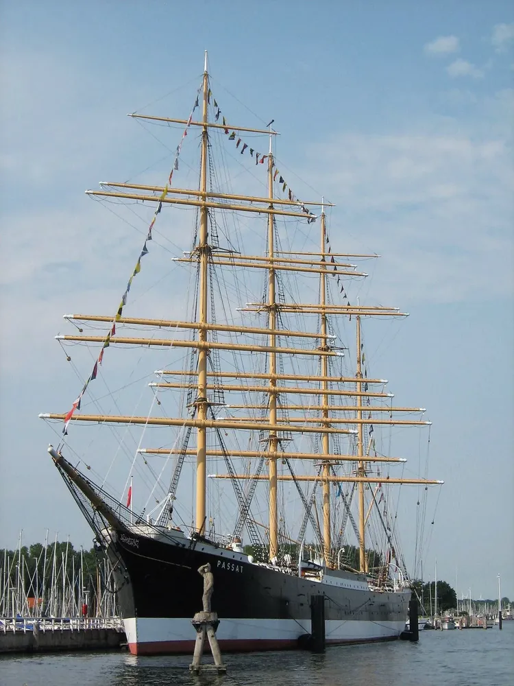 Maritimes Denkmal Passat in Travemünde - Passat