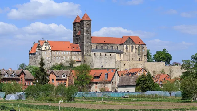 Schlossberg und Stiftskirche St. Servatii