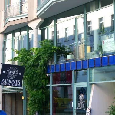 Ramones Museum - Ramones Museum - Cafe Mania - Berlin