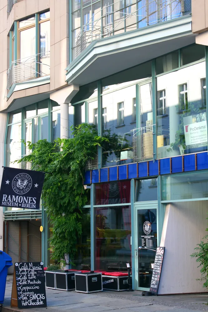 Ramones Museum - Ramones Museum - Cafe Mania - Berlin