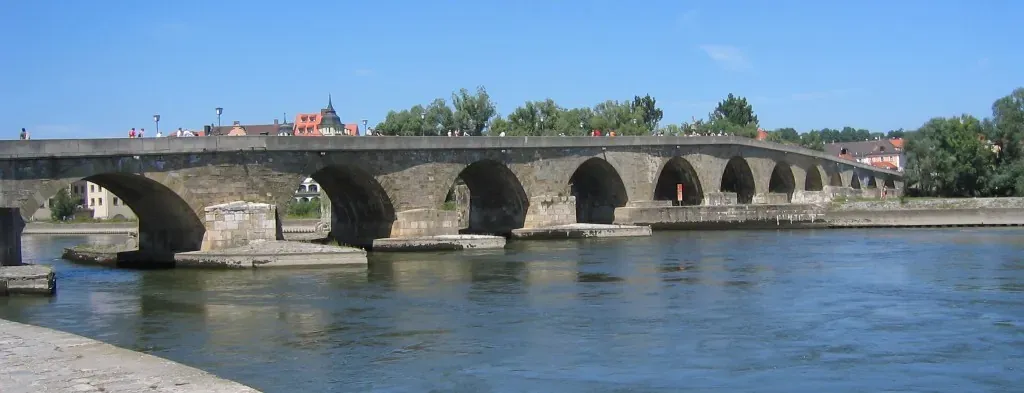 Die Steinerne Brücke - Regensburg - Steinerne Bruecke ohne Dom
