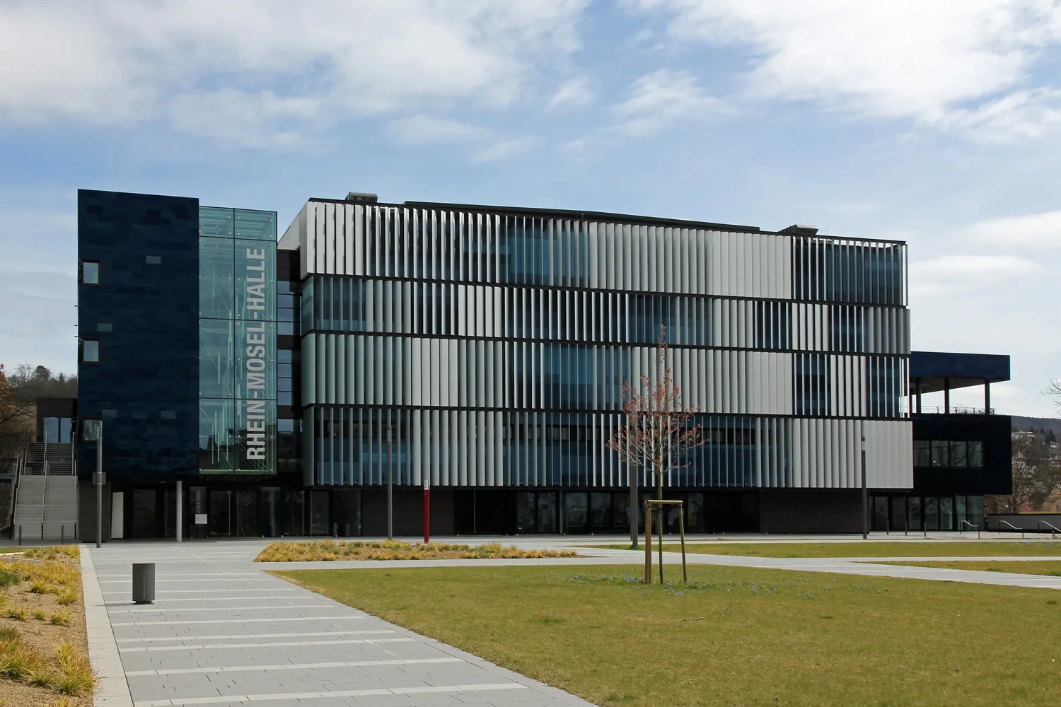 Rhein-Mosel-Halle und Rheinpromenade - Rhein-Mosel-Halle 02 Koblenz 2013