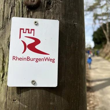 Rheinburgenweg - RheinBurgenWeg Wegmarkierung mit Weg