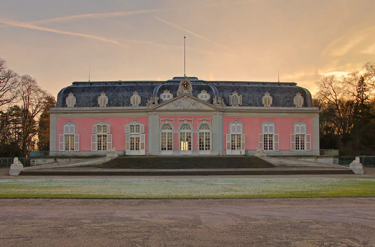 Schloss Benrath / Museum für Europäische Gartenkunst - Schloss Benrath Jan2012