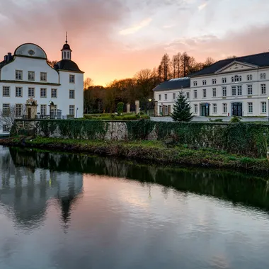 Schloss Borbeck - Schloss-Borbeck-Komplettansicht-Sonnenuntergang-2012