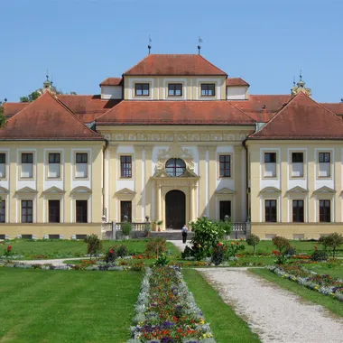 Schloss Lustheim - Schloss Lustheim Gartenseite-2