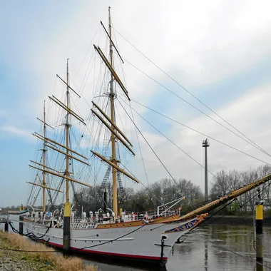 Schulschiff Deutschland - Schulschiff Deutschland in Bremen 01 retuschiert