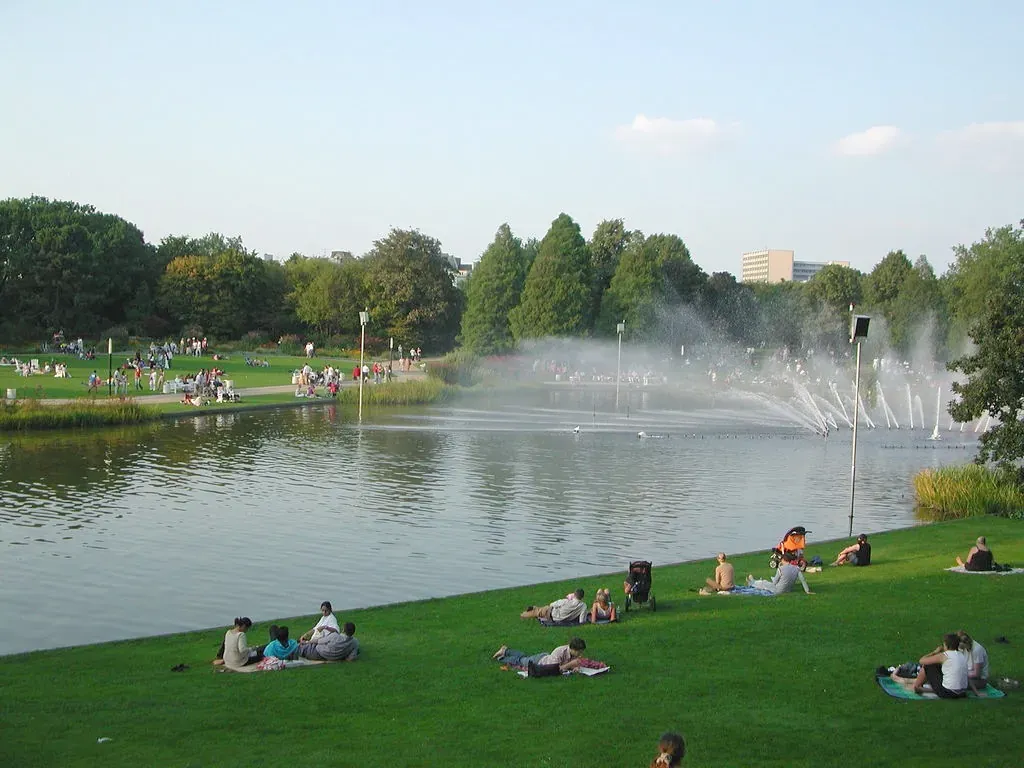 Planten un Blomen - Sonntägliche Wiese in Planten un Blomen