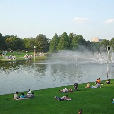 Planten un Blomen - Sonntägliche Wiese in Planten un Blomen
