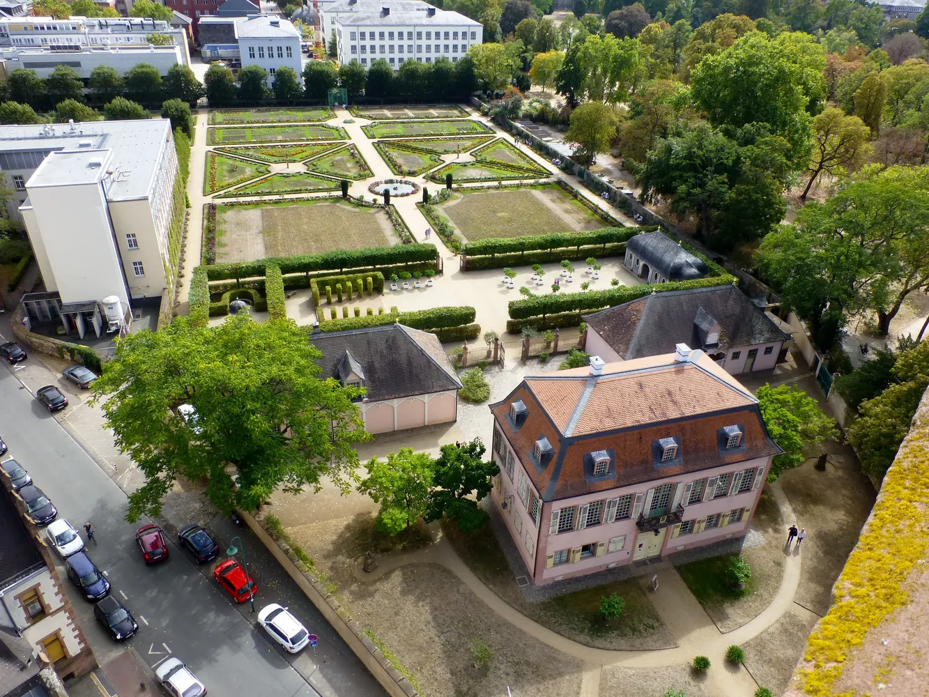 Prinz-Georg-Garten - St. Elisabeth (Darmstadt)-10-Aussicht Prinz-Georg-Palais