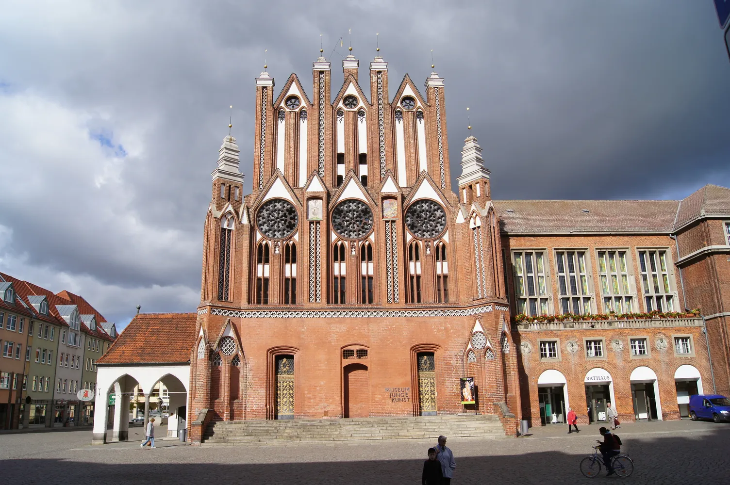 Brandenburgische Landesmuseum für moderne Kunst | Dieselkraftwerk Cottbus - Town hall Frankfurt Oder 02846