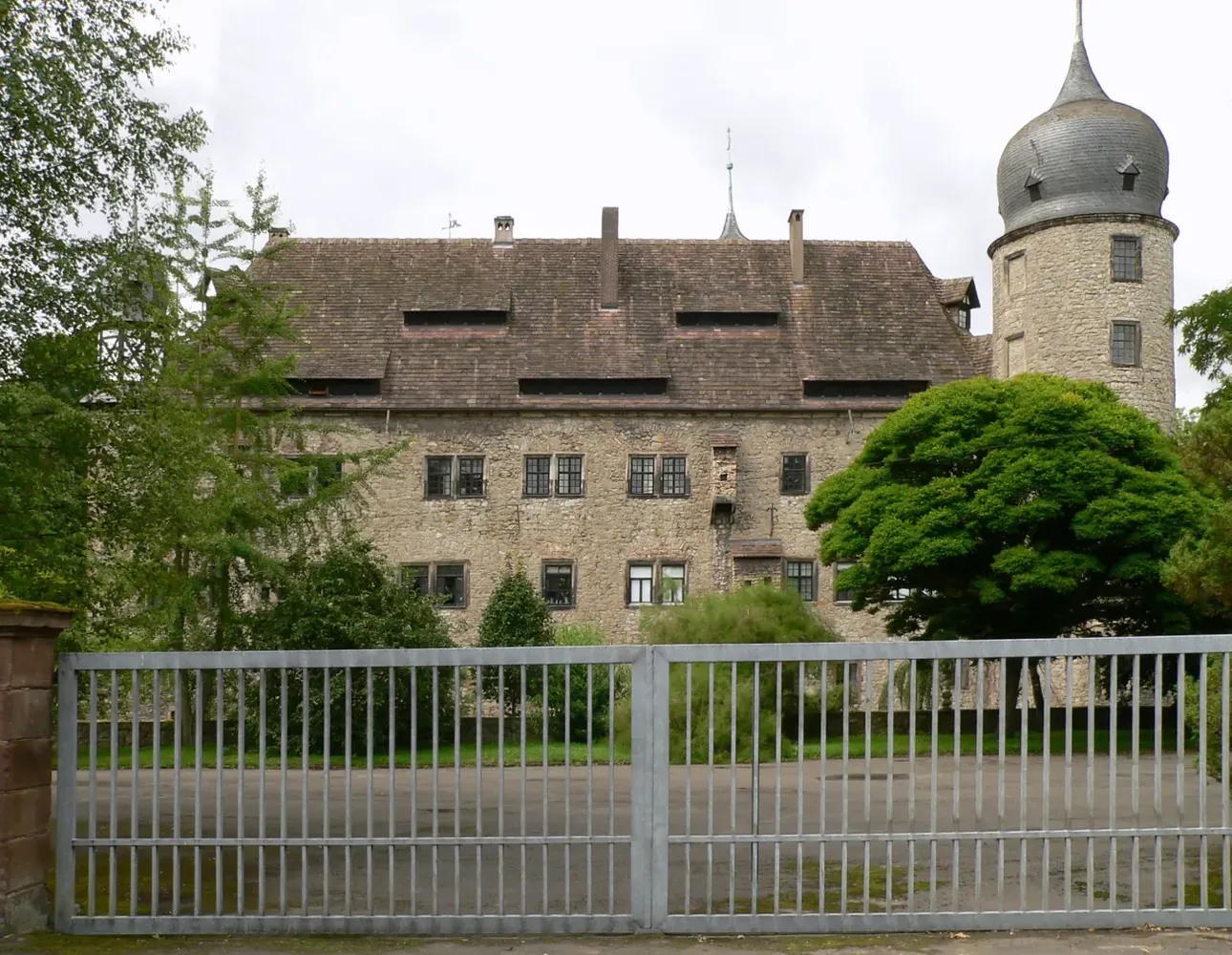 Wasserschloss Hehlen - Wasserschloss Hehlen Rückseite mit Tor