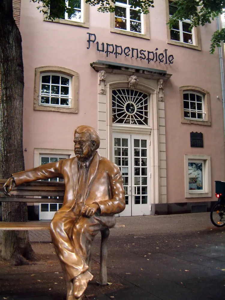 Hänneschen Theater - Willy Millowitsch Denkmal