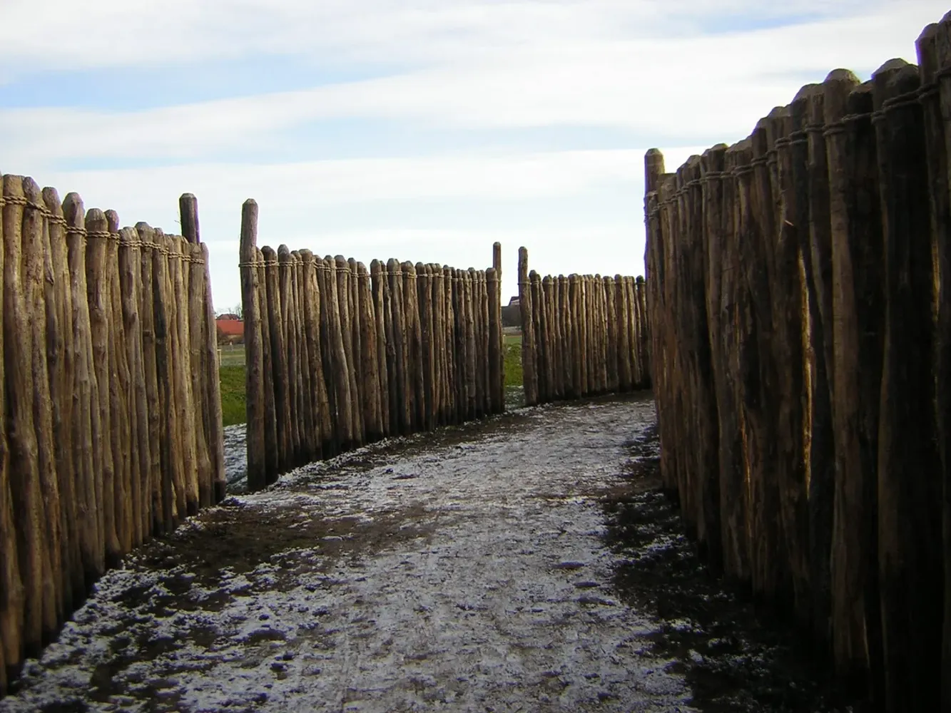 Sonnenobservatorium Goseck - WoodHenge-Goseck-Germany-Ringwalk