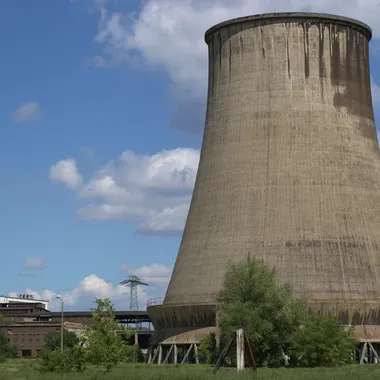 Kraftwerk Zschornewitz mit Werkssiedlung - Zschornewitz - Kühlturm