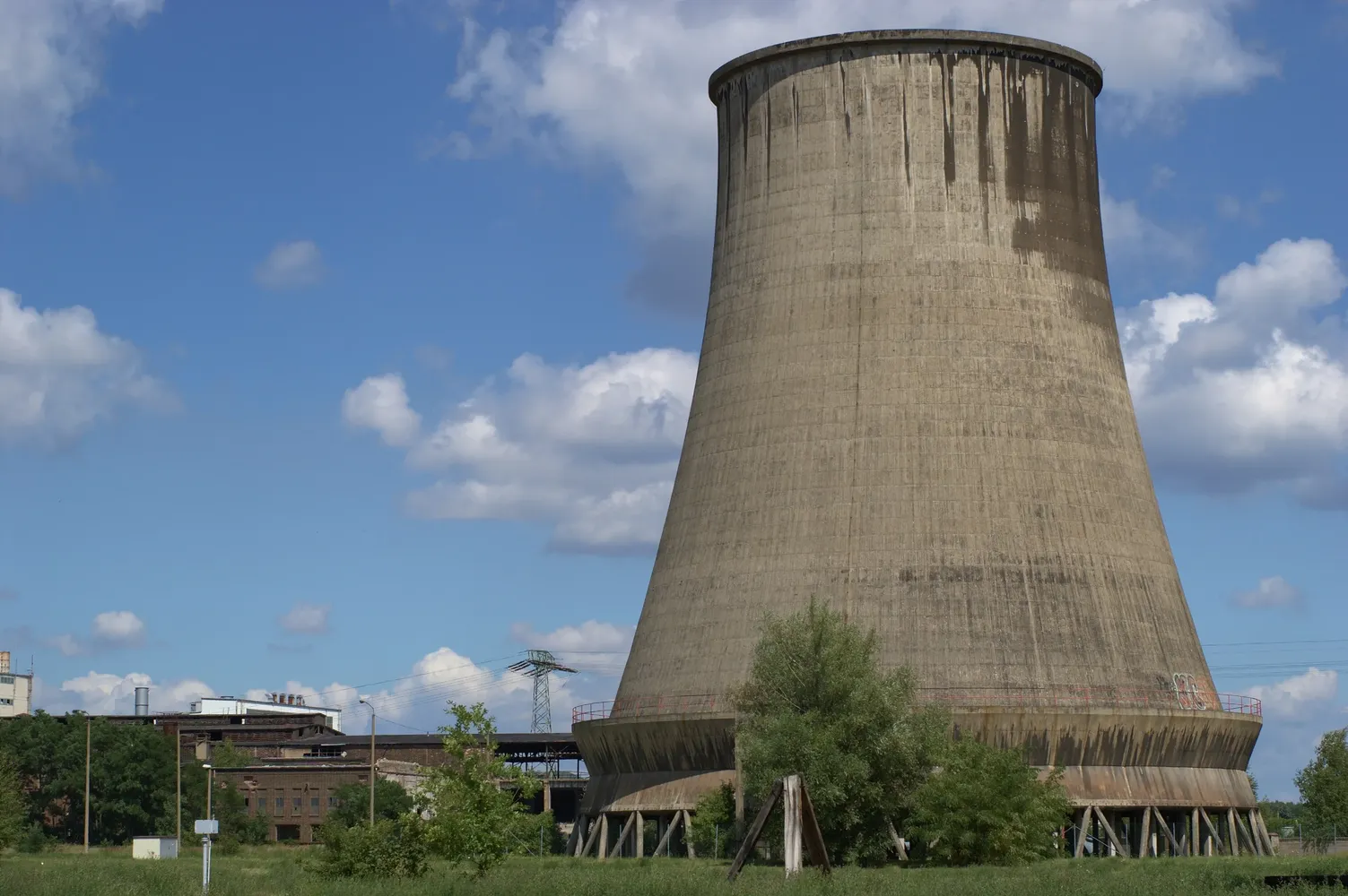 Kraftwerk Zschornewitz mit Werkssiedlung - Zschornewitz - Kühlturm